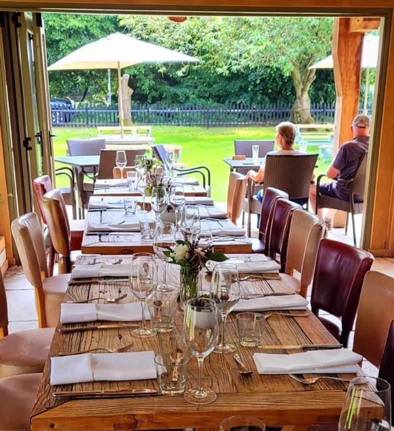 The Bedingfeld Arms Hotel Oxborough Buitenkant foto